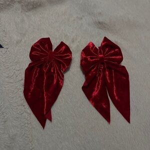 Small pigtail bows!!